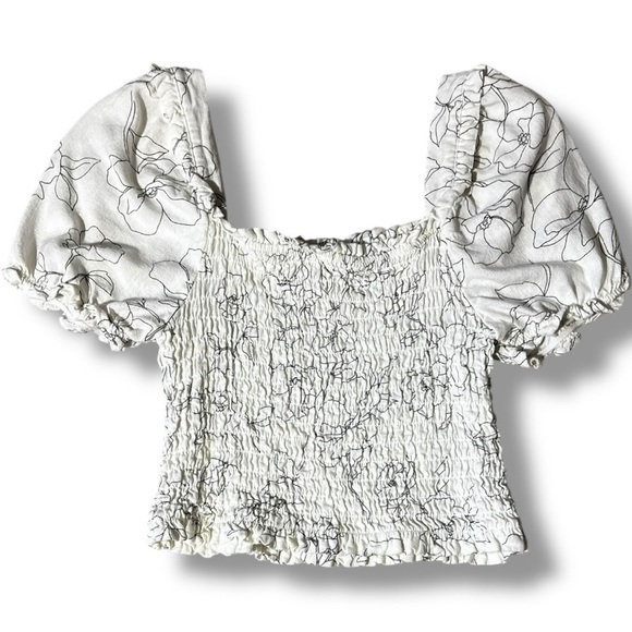 Monteau Los Angles White & Black Floral Line Pattern Puff Sleeves Smocked Blouse - Picture 11 of 16